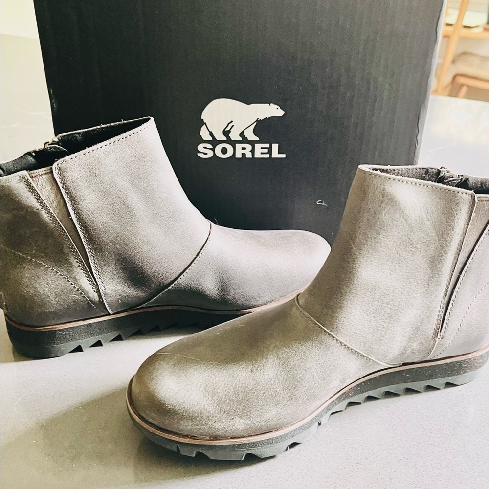 Sorel “Quarry” Charcoal Leather Zippered Ankle Boots waterproof New In Box☔️🌧️
